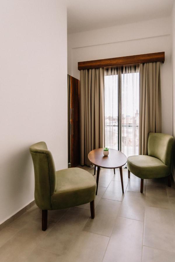 Cezar'S Airport Hotel Никосия Экстерьер фото
