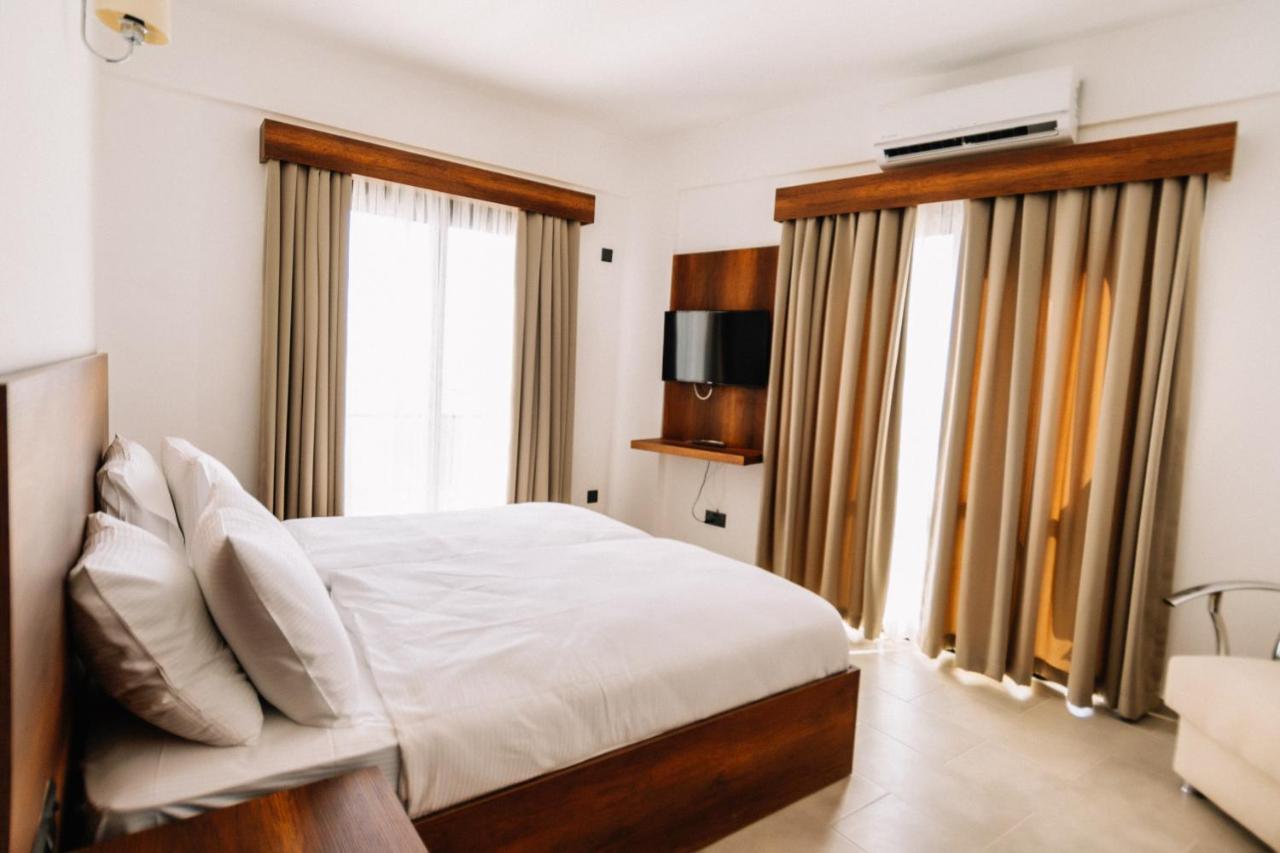 Cezar'S Airport Hotel Никосия Экстерьер фото