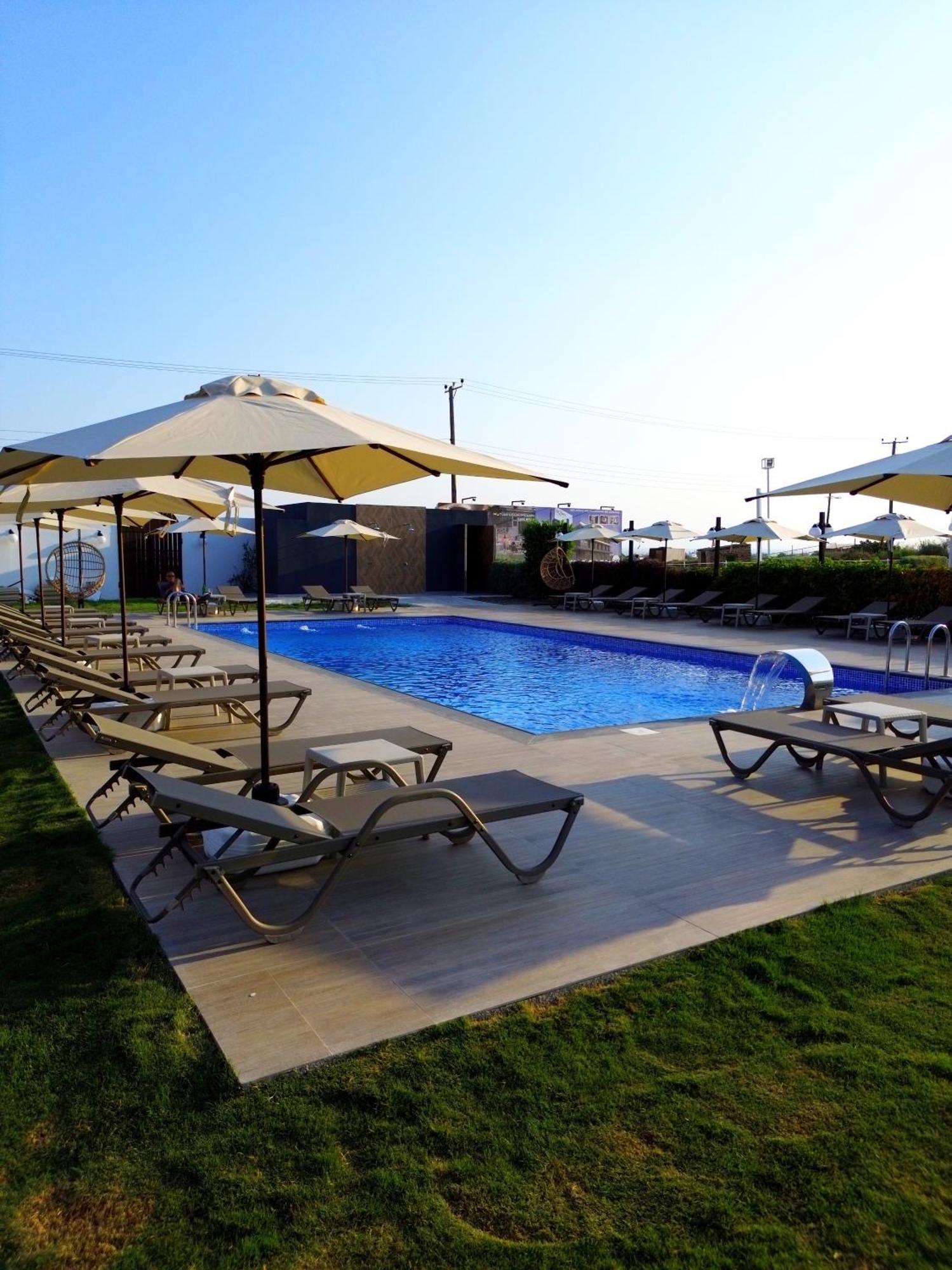 Cezar'S Airport Hotel Никосия Экстерьер фото